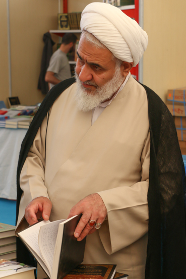 بازدید حجت الاسلام عابدینی از نمایشگاه کتاب