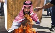 آتش زدن تصویر محمد بن سلمان ولیعهد عربستان سعودی