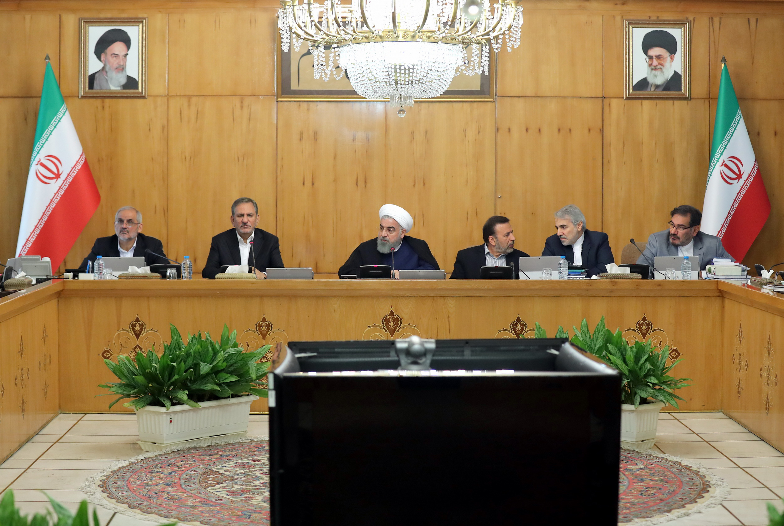  روحانی در جلسه ستاد اقتصادی دولت برای مدیریت بازار ارز