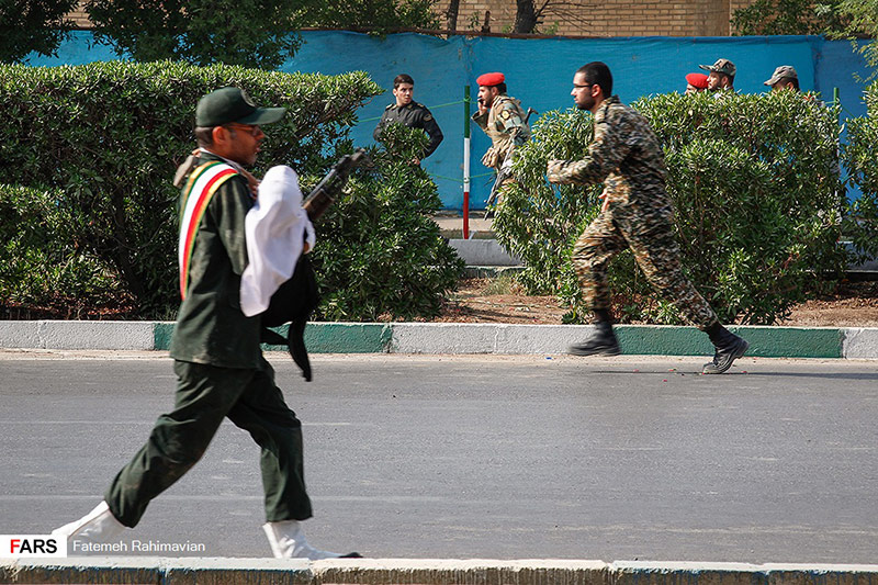 گزیده تصاویر خبرگزاری ها از حادثه تروریستی در رژه نیروهای مسلح در اهواز
