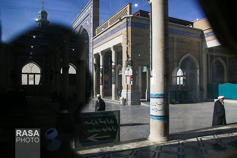 صحن مسجد اعظم قم در حاشیه جلسه درس خارج حضرت آیت الله سبحانی