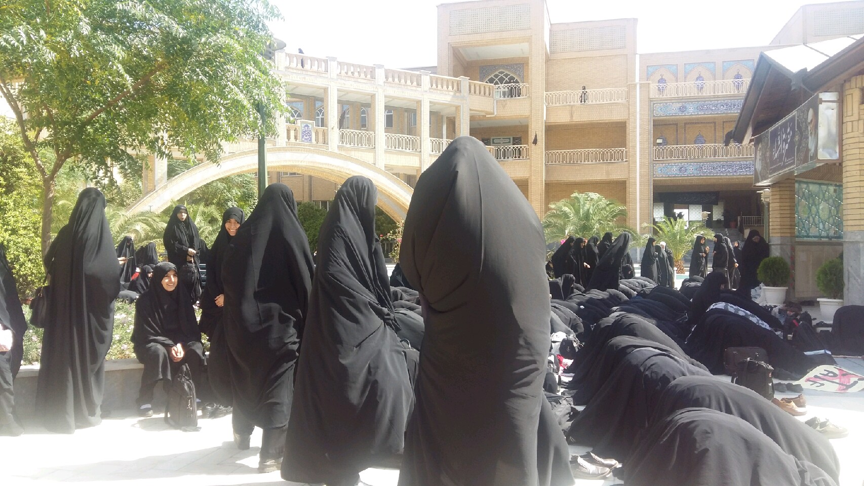 جامعه الزهرا در اعتراض به عملکرد مجلس ت