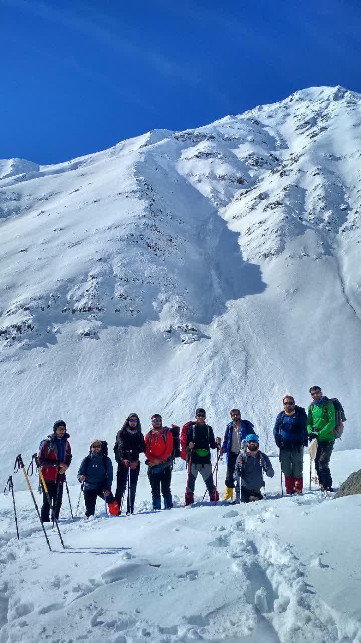 صعود زمستانه طلاب کوهنورد کوهنوردی