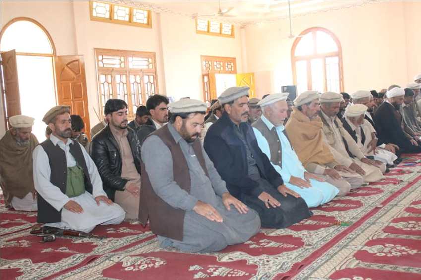 نماز جماعت در مسجد امام خمینی پاکستان