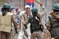 بازداشت ده‌ها تن از مردم مظلوم کشمیر اشغالی به دست نظامیان هندی