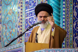مدیرنظام اسلامی نباید خود را از مردم جدا بداند|مسؤولان از نهیب دشمن نهراسند