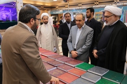 بازدید استاندار قم از نمایشگاه دستاوردهای قرآنی دفتر تبلیغات اسلامی