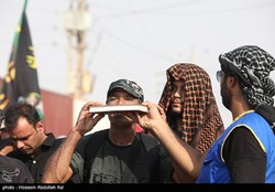 مردم عراق برای رفع مشکل با خودروهای خود به‌سمت مرزها حرکت کرده‌اند
