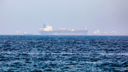 محاصره کشتی انگلیسی در دریای عمان با پهپاد ۱۲ اینچی!