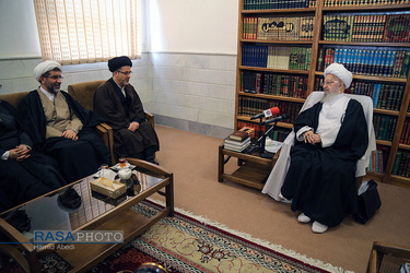 دیدار اعضای شورای عالی انقلاب فرهنگی با حضرت آیت الله مکارم شیرازی