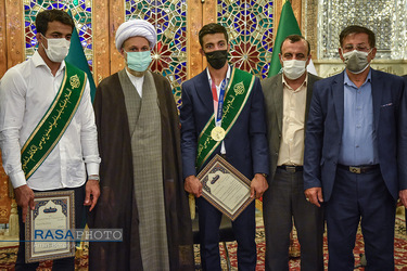 تجلیل نماینده ولی فقیه در استان فارس از قهرمان کشتی المپیک