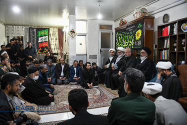 حضور امام جمعه و مسئولین استان قم در منزل طلبه شهید مدافع امنیت